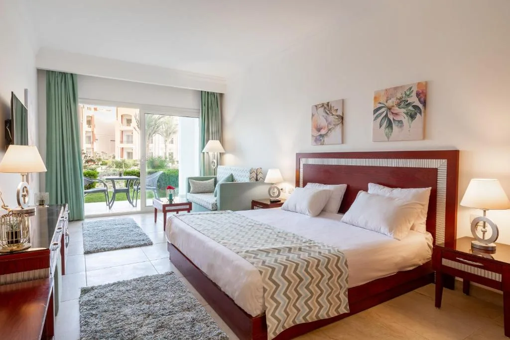 Oyster Bay Beach Suites: another view