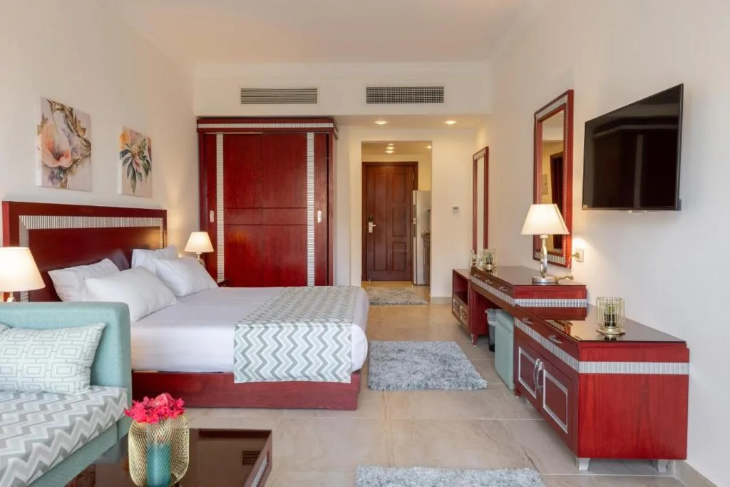 Oyster Bay Beach Suites: another view