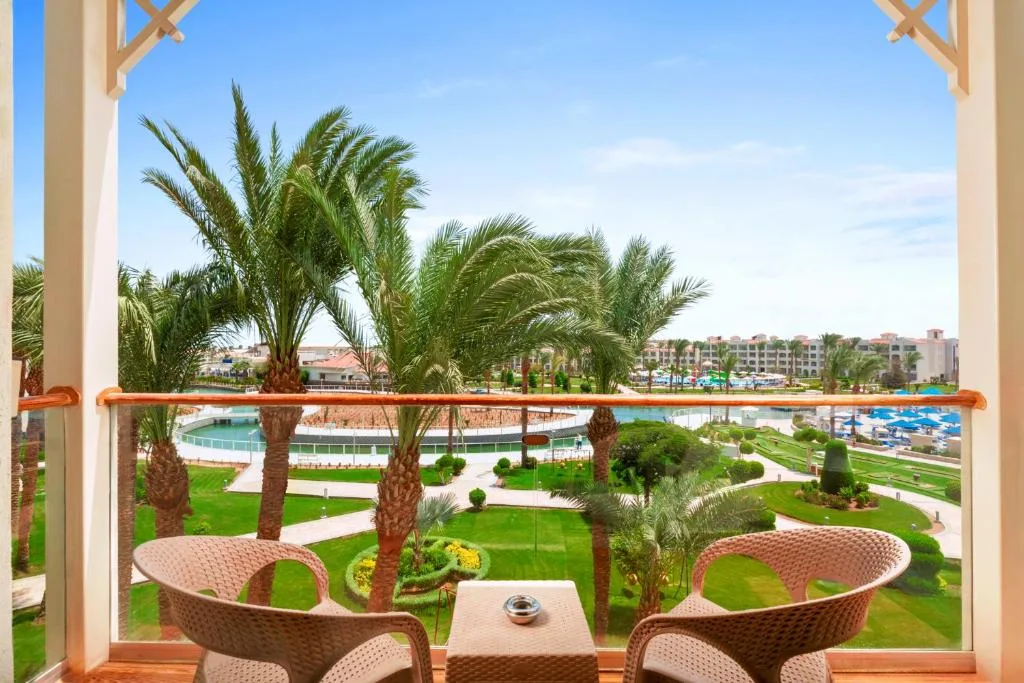 Pickalbatros Dana Beach Resort Aqua Park: another view