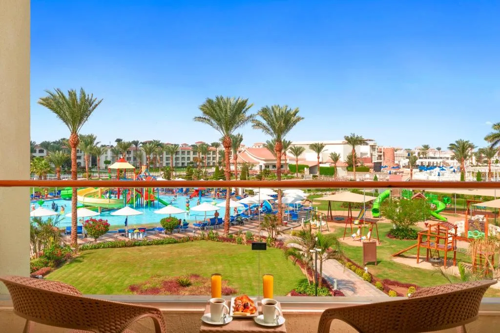 Pickalbatros Dana Beach Resort Aqua Park: another view