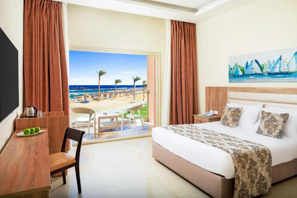 Pickalbatros Sea World Resort Marsa Alam: another view