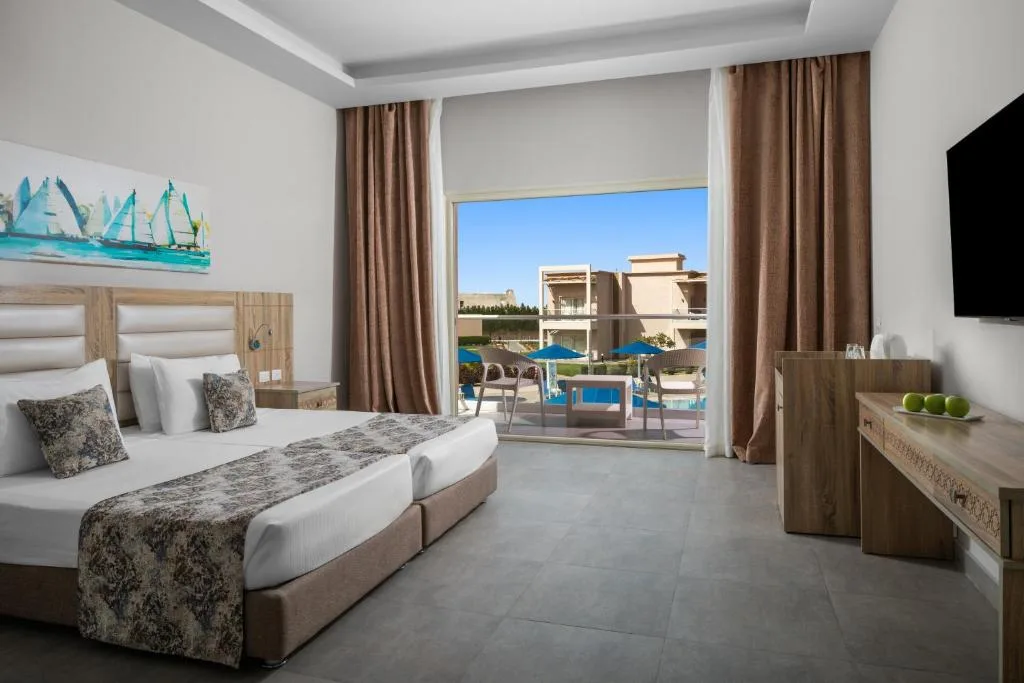 Pickalbatros Sea World Resort Marsa Alam: another view