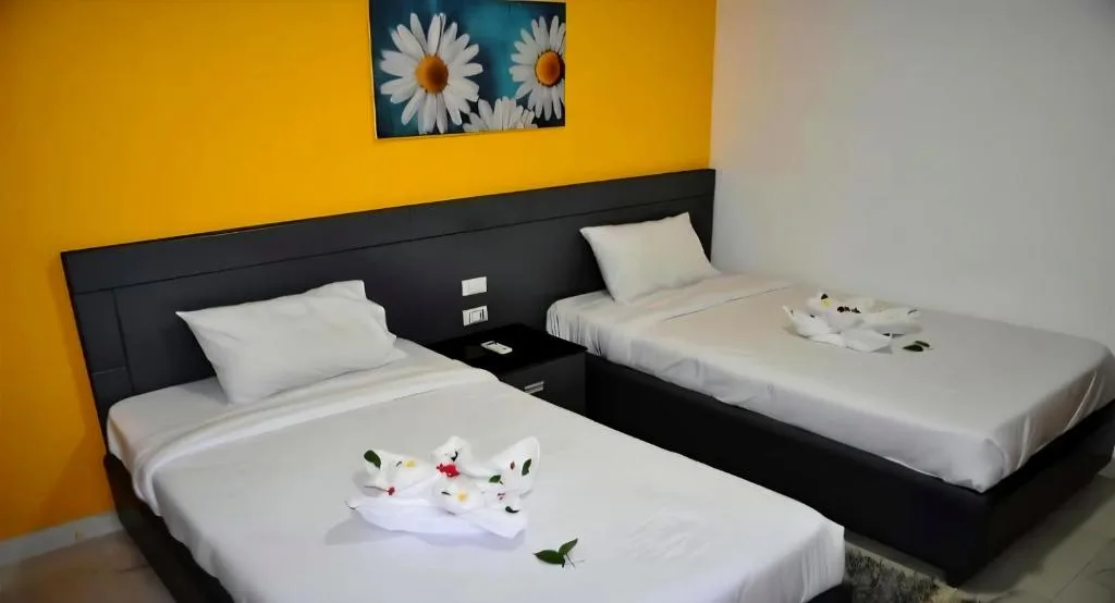 Queen T Suites: another view