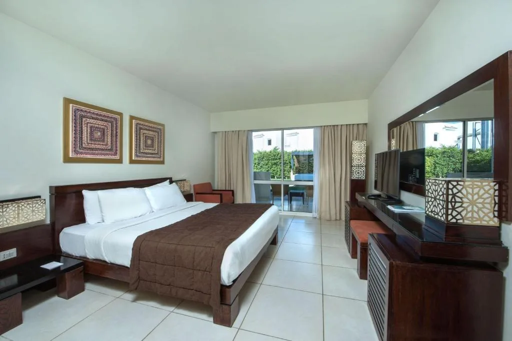 Reef Oasis Beach Aqua Park Resort: another view
