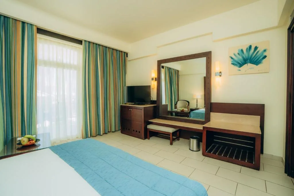 Reef Oasis Blue Bay Resort & Spa: another view