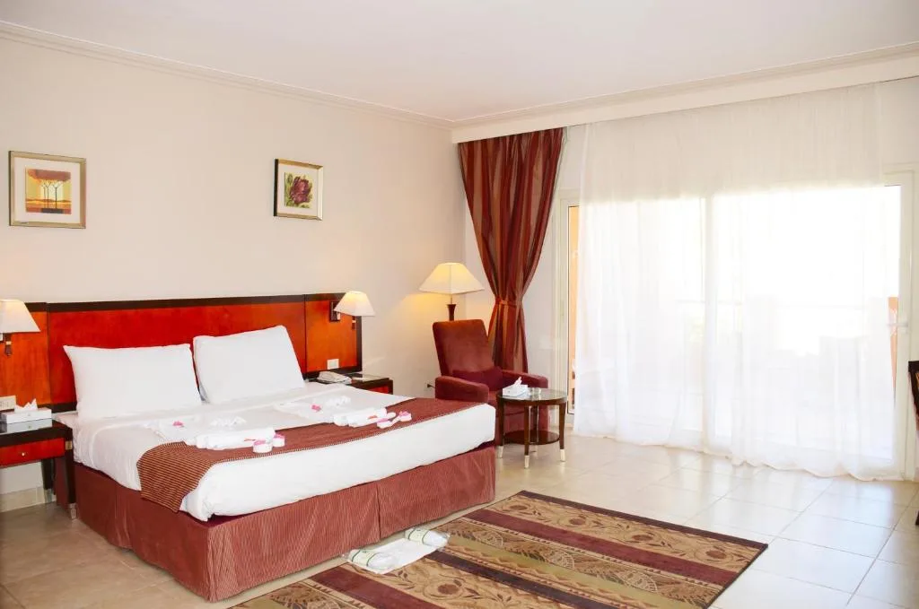 Rehana Royal Beach Resort: another view