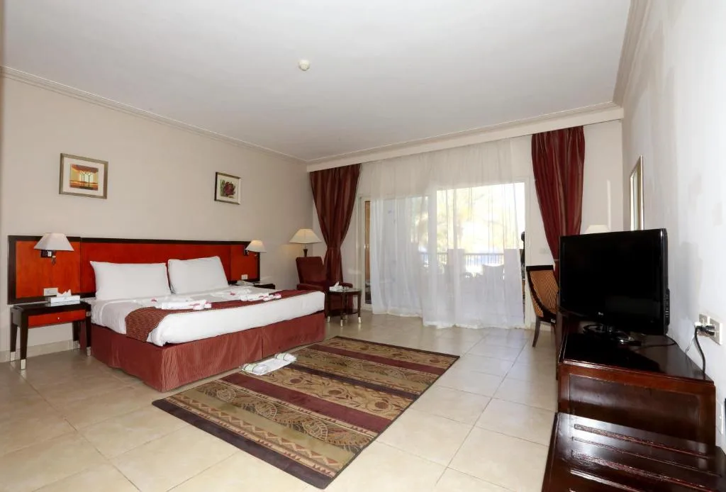 Rehana Royal Beach Resort: another view