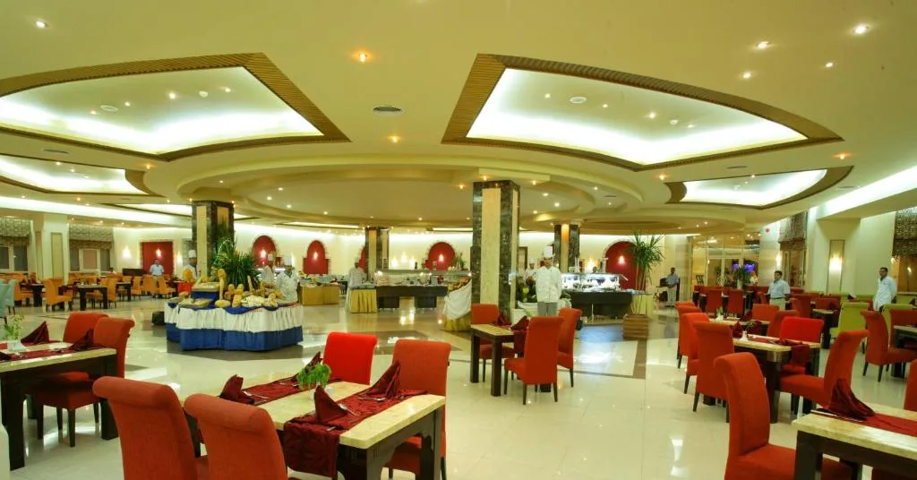 Rehana Royal Beach Resort: another view
