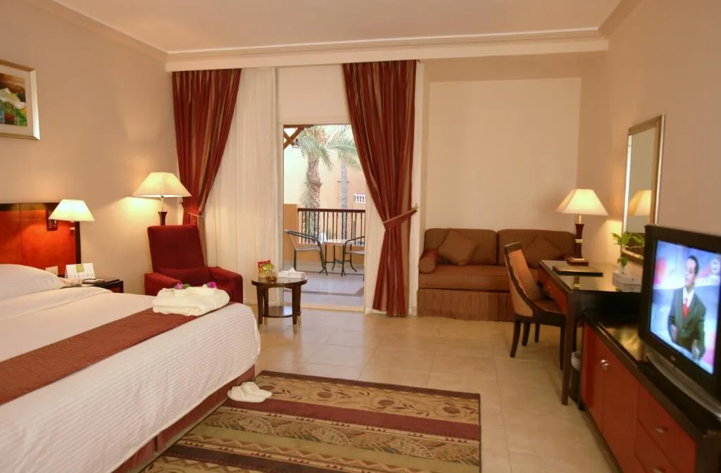 Rehana Royal Beach Resort: another view
