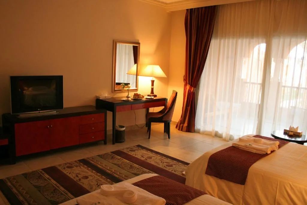 Rehana Royal Beach Resort: another view
