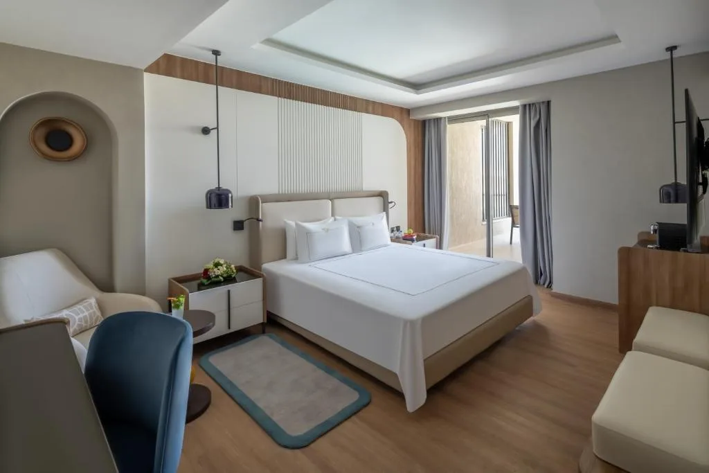 Rixos Premium Magawish Bay View: another view