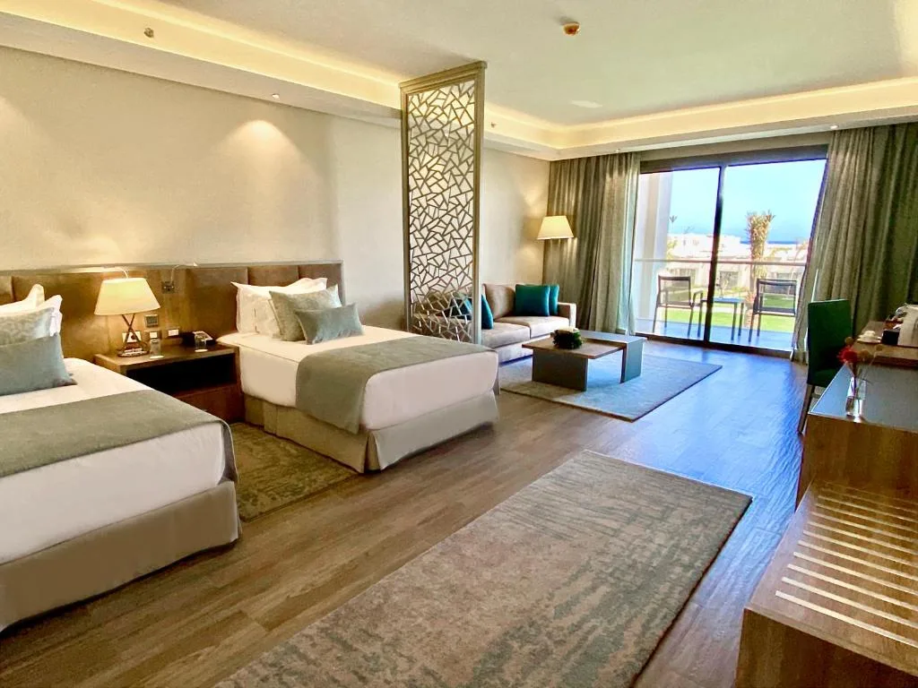 Rixos Premium Magawish Suites and Villas: another view