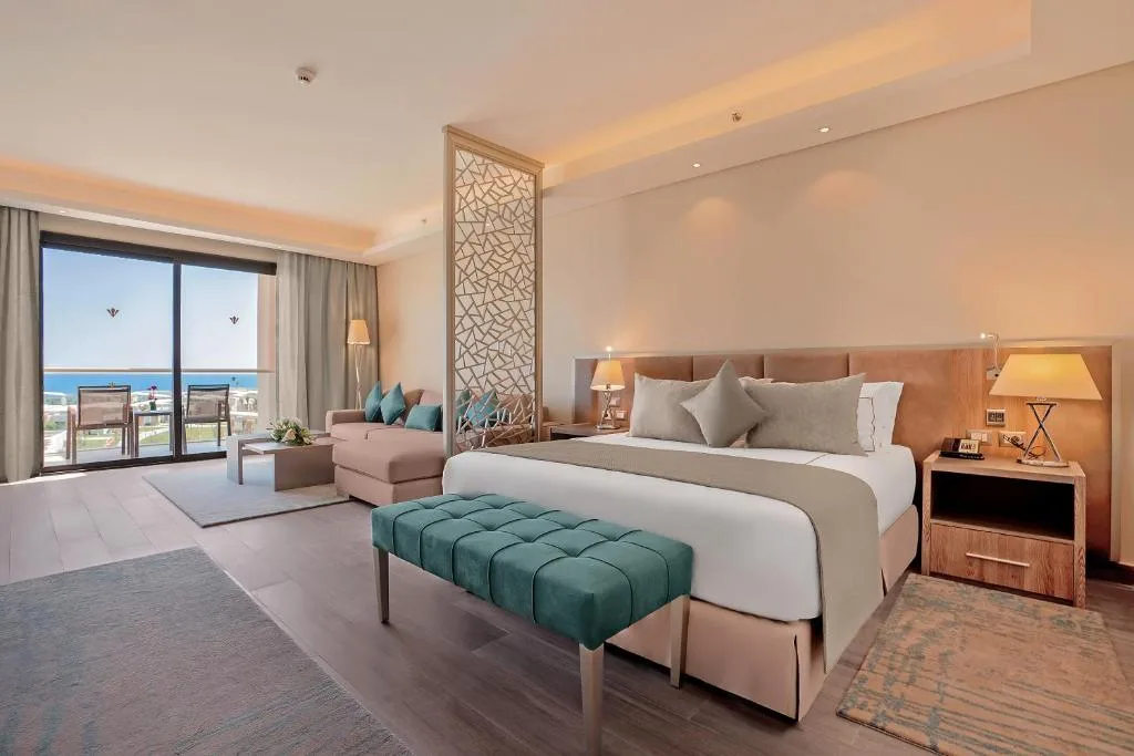 Rixos Premium Magawish Suites and Villas: another view