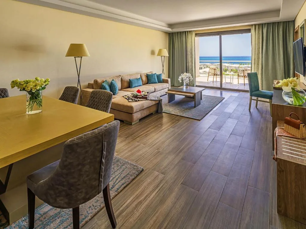 Rixos Premium Magawish Suites and Villas: another view