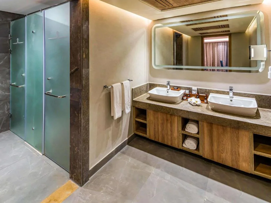 Rixos Premium Magawish Suites and Villas: another view