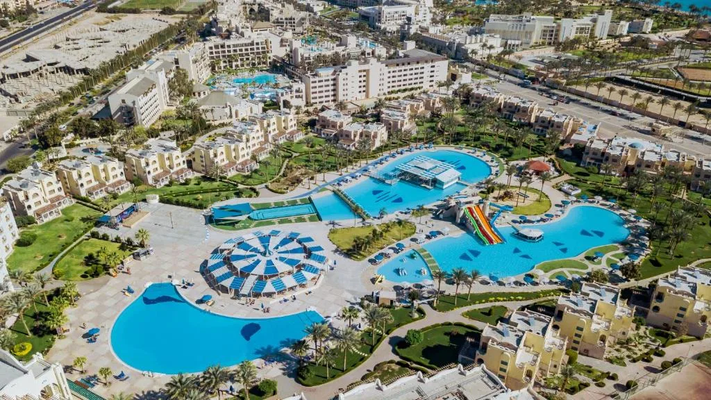 Royal Lagoons Resort & Aqua Park: another view
