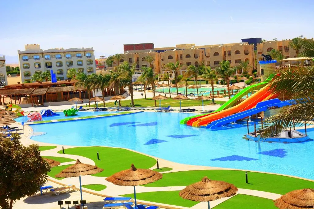 Royal Lagoons Resort & Aqua Park: another view