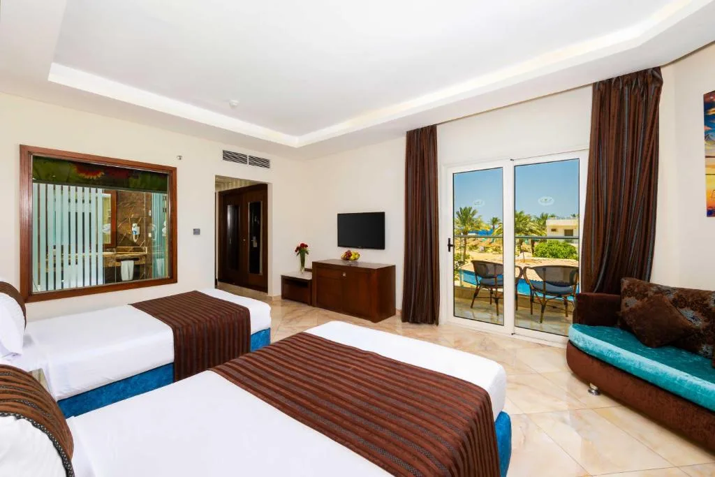 Seagull Beach Resort: another view