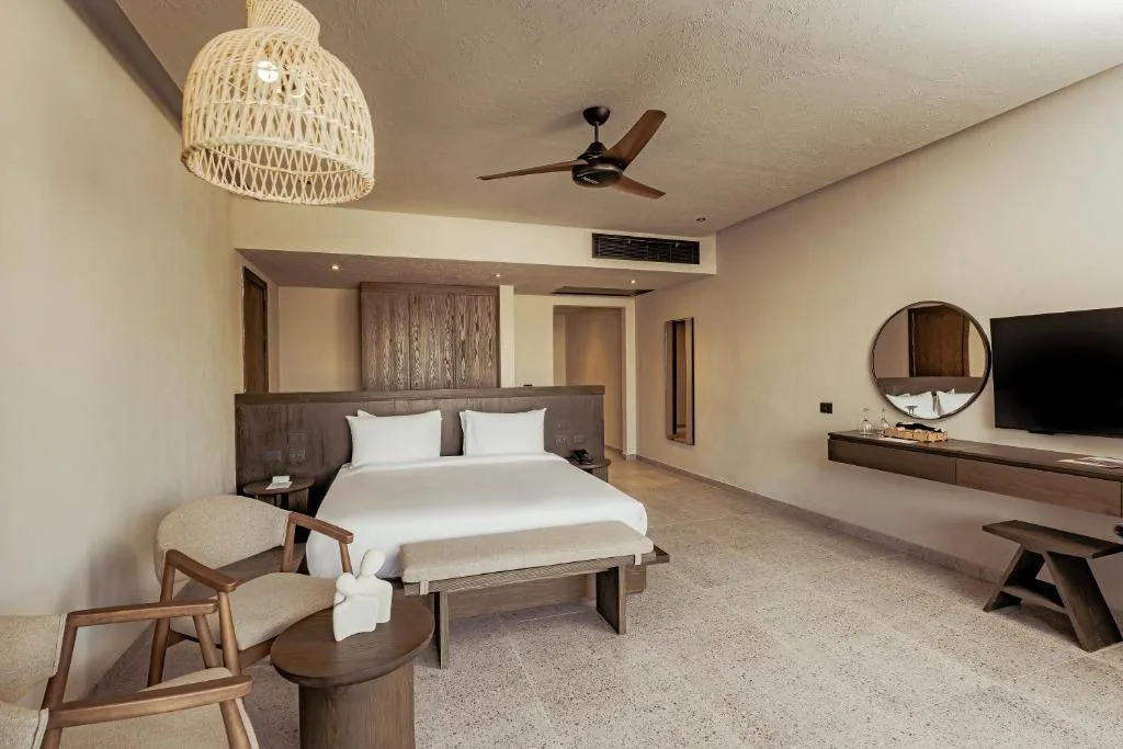 Sentido Naga Bay: another view