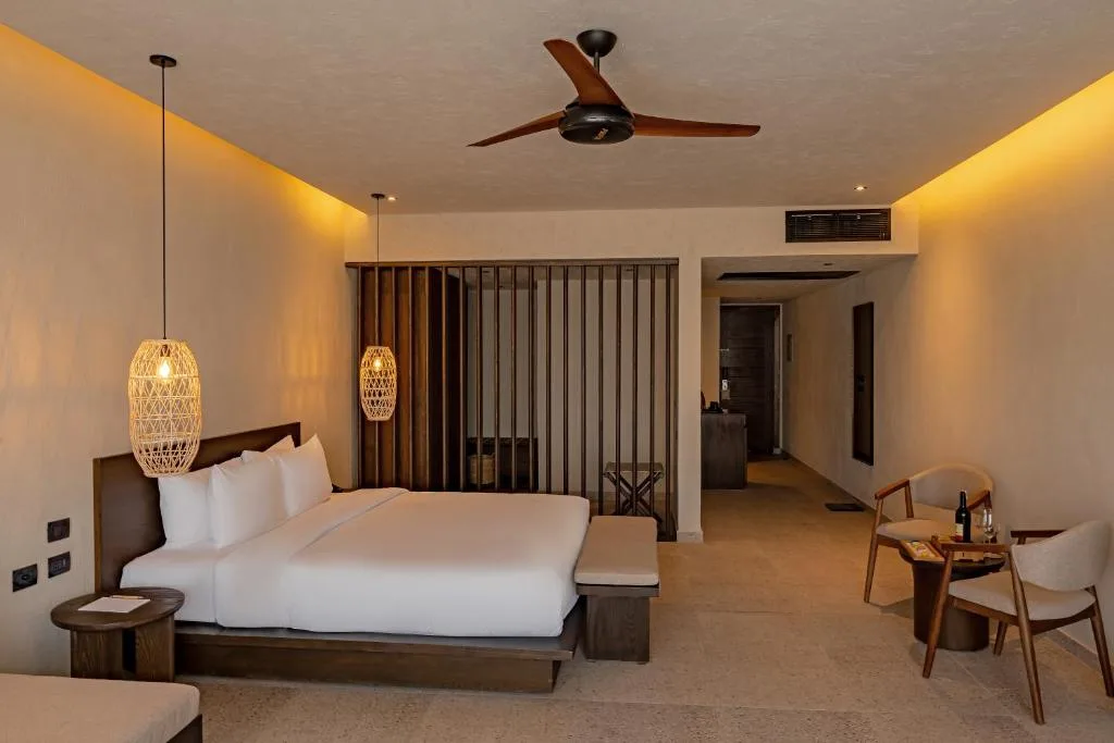 Sentido Naga Bay: another view