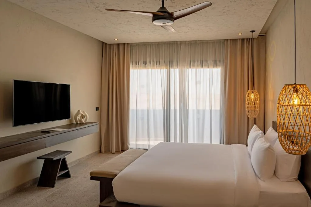Sentido Naga Bay: another view