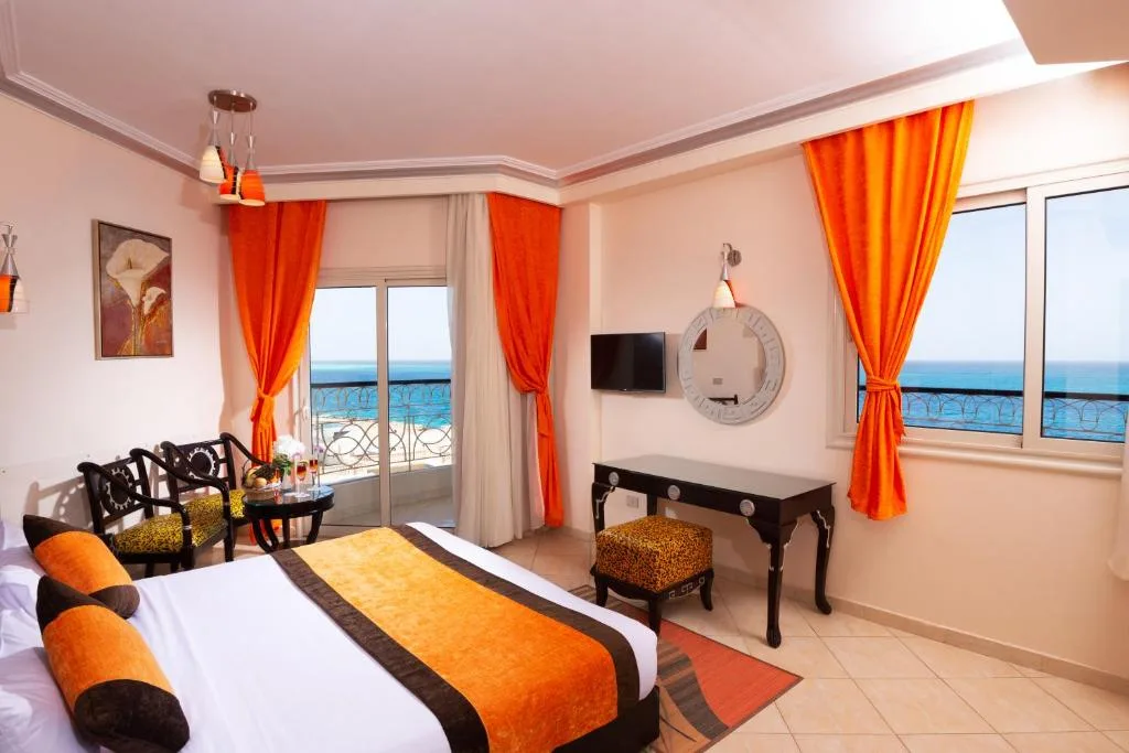 Sphinx Aqua Park Beach Resort: another view