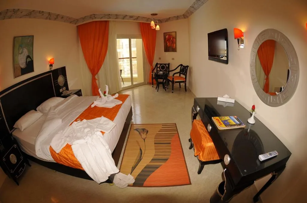 Sphinx Aqua Park Beach Resort: another view