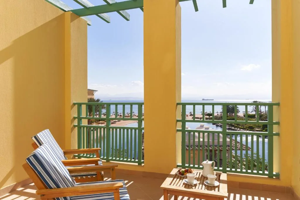 Strand Beach Resort: another view