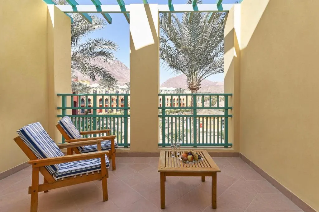 Strand Beach Resort: another view