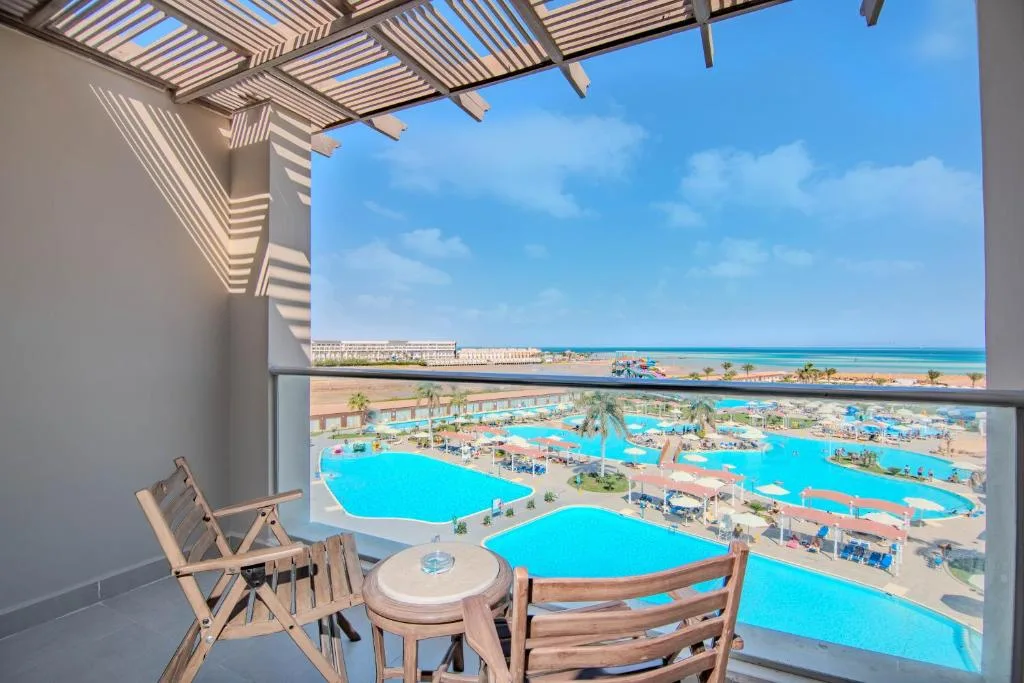 Sunrise Alora Aqua Park Resort: another view