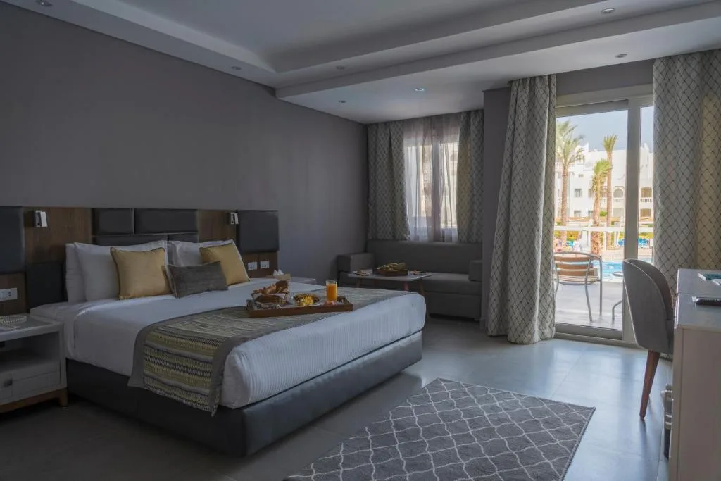 Sunrise Diamond Beach Resort Grand Select: another view