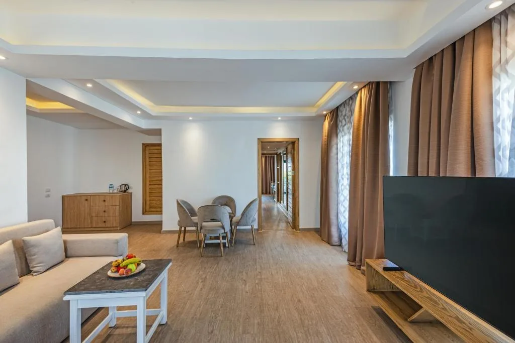 Sunrise Garden Beach Resort: another view