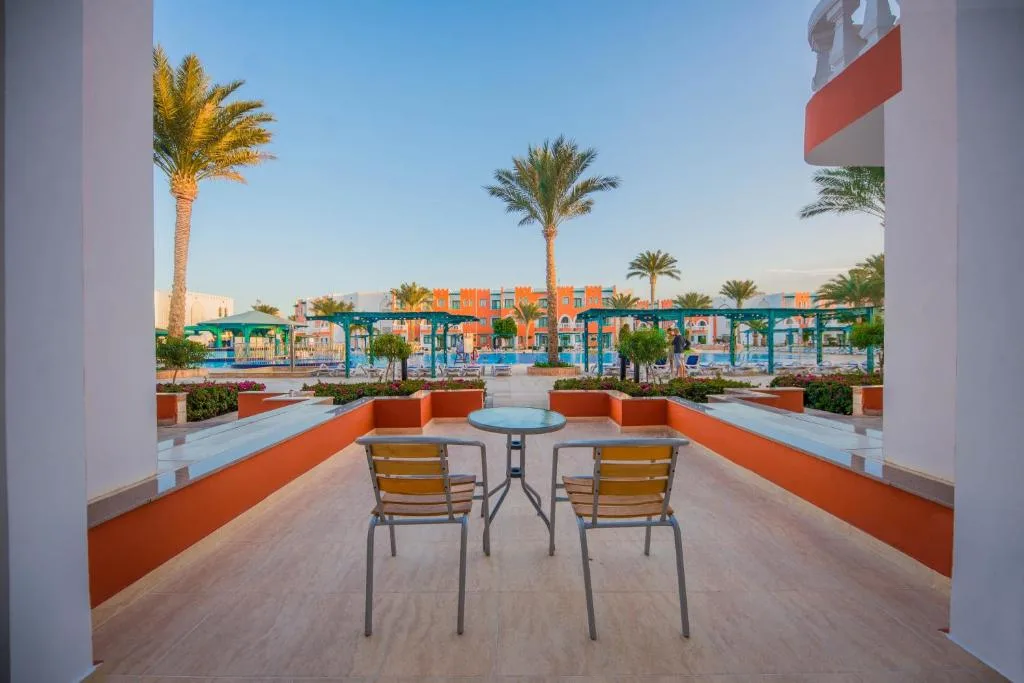 Sunrise Garden Beach Resort: another view