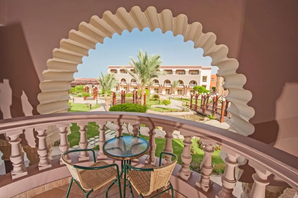 Sunrise Mamlouk Palace Resort: another view
