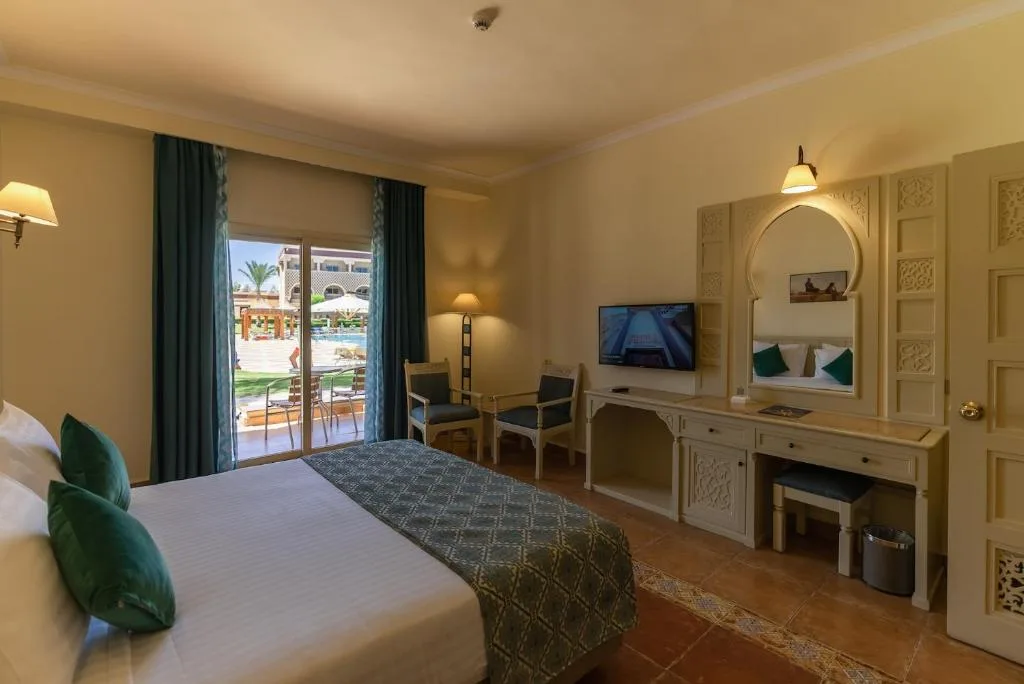 Sunrise Mamlouk Palace Resort: another view