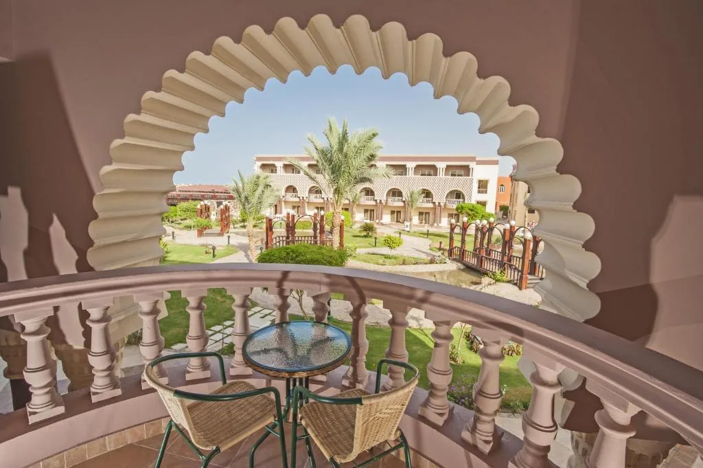 Sunrise Mamlouk Palace Resort: another view