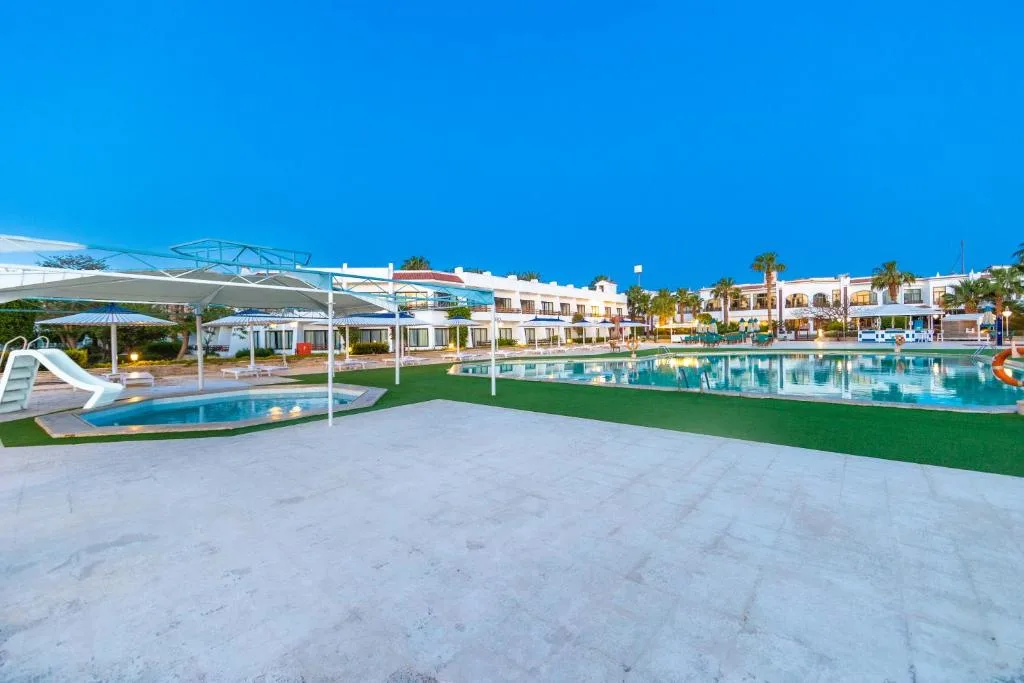 The Grand Hotel: another view