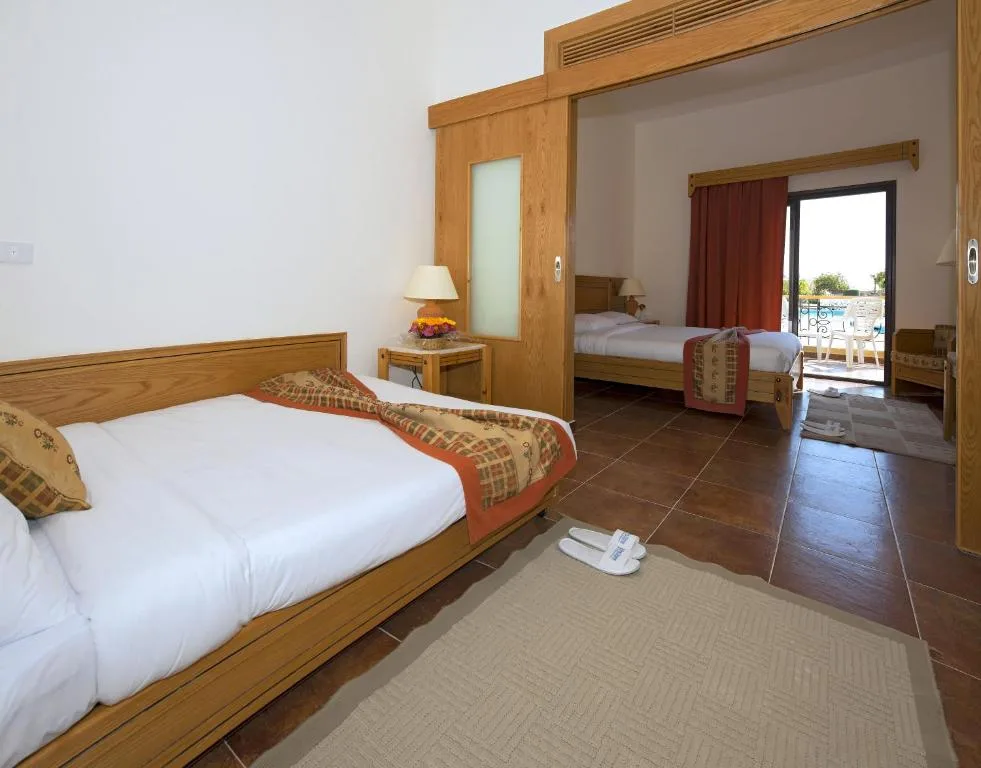 Three Corners Fayrouz Plaza Beach Resort: another view
