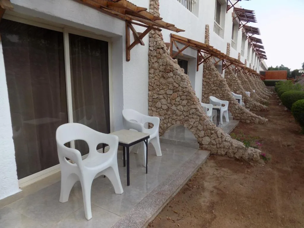 Turquoise Beach Hotel: another view