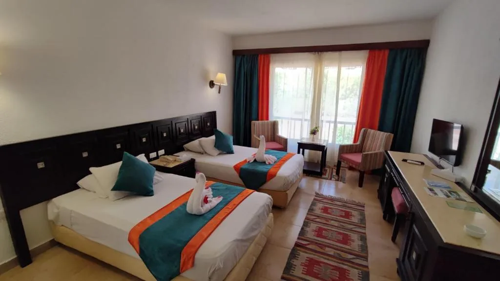 Turquoise Beach Hotel: another view