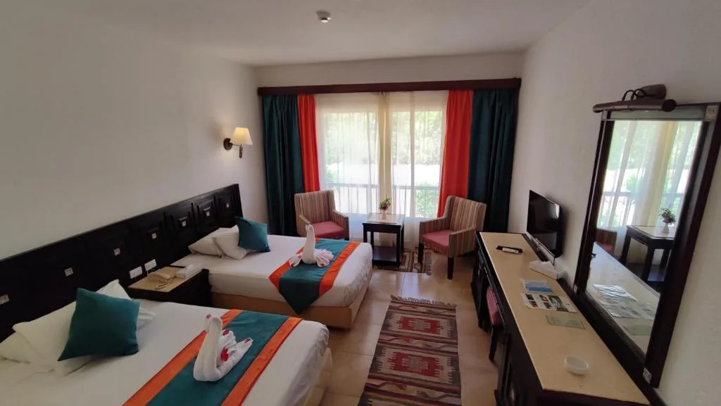 Turquoise Beach Hotel: another view