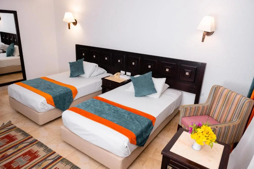 Turquoise Beach Hotel: another view